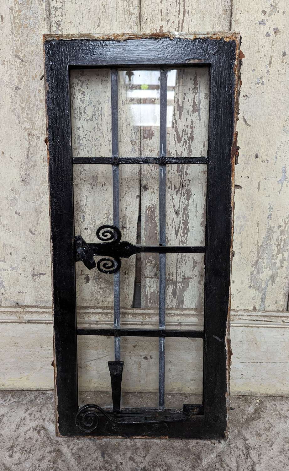 M1835 A RECLAIMED METAL ARTS AND CRAFTS STYLE OPENING WINDOW