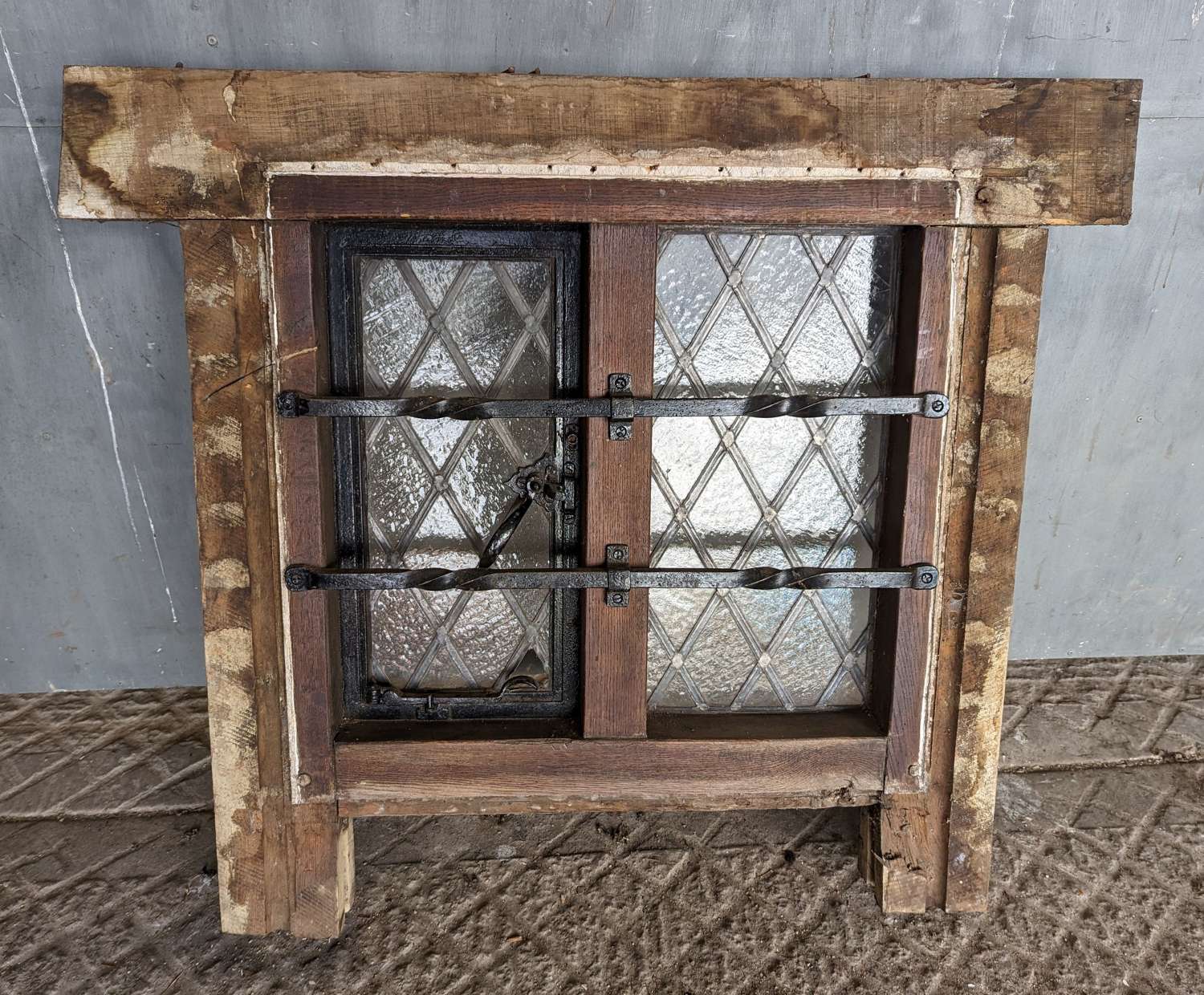 M1847 A LARGE RECLAIMED OAK AND METAL DOUBLE WINDOW