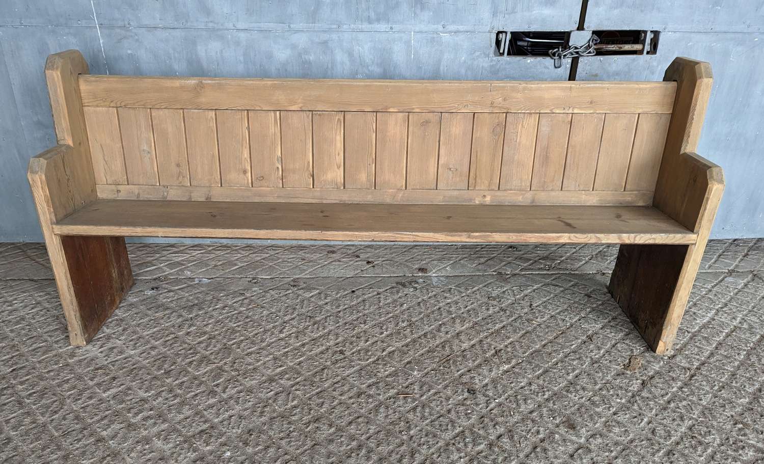 M1851 A RECLAIMED PINE CHURCH PEW IDEAL FOR KITCHEN BENCH / CAFE