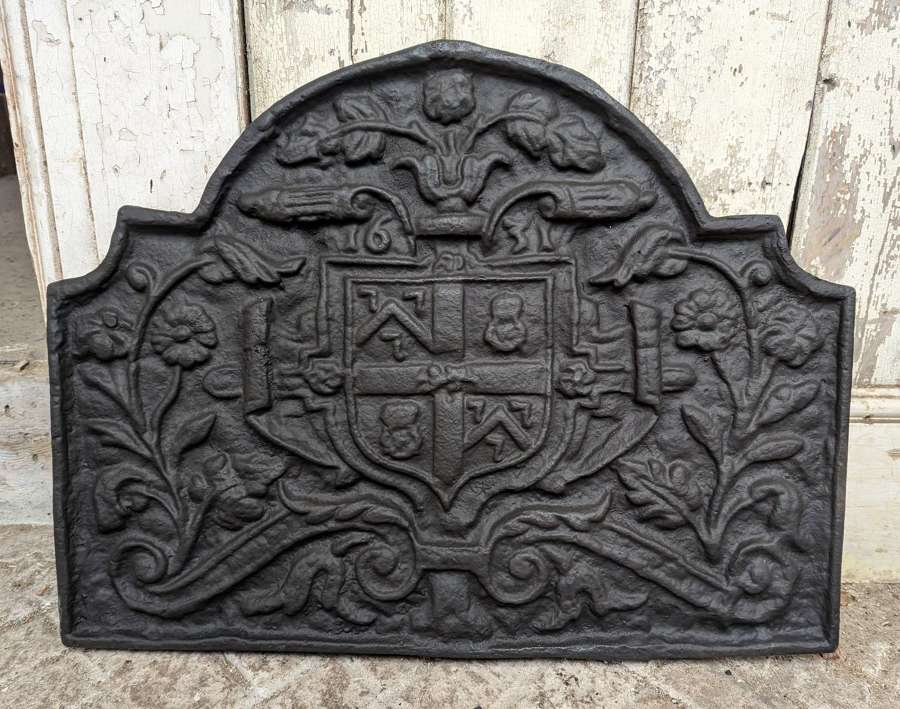 FB0118 A RECLAIMED DECORATIVE REPRODUCTION CAST IRON FIRE BACK