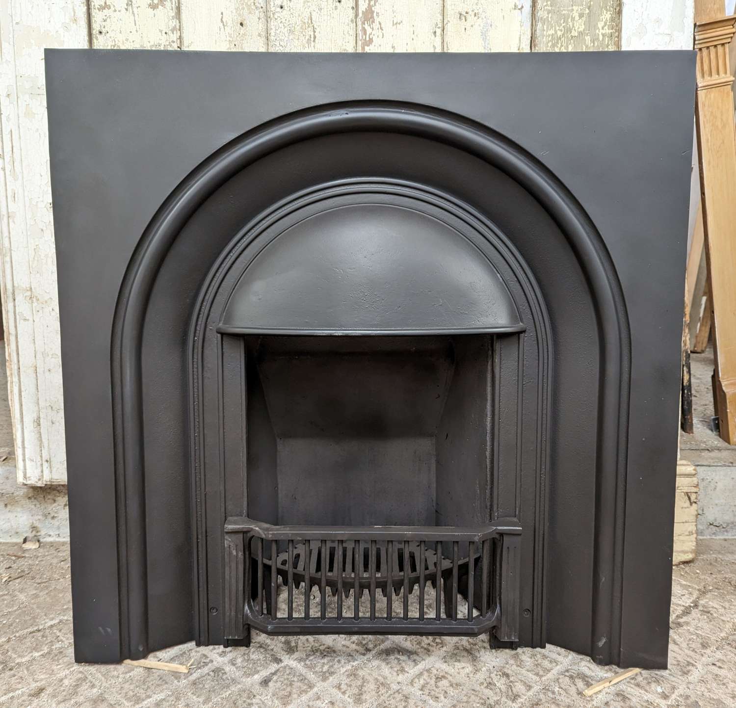 FI0081 A RECLAIMED REPRODUCTION CAST IRON ARCHED FIRE INSERT