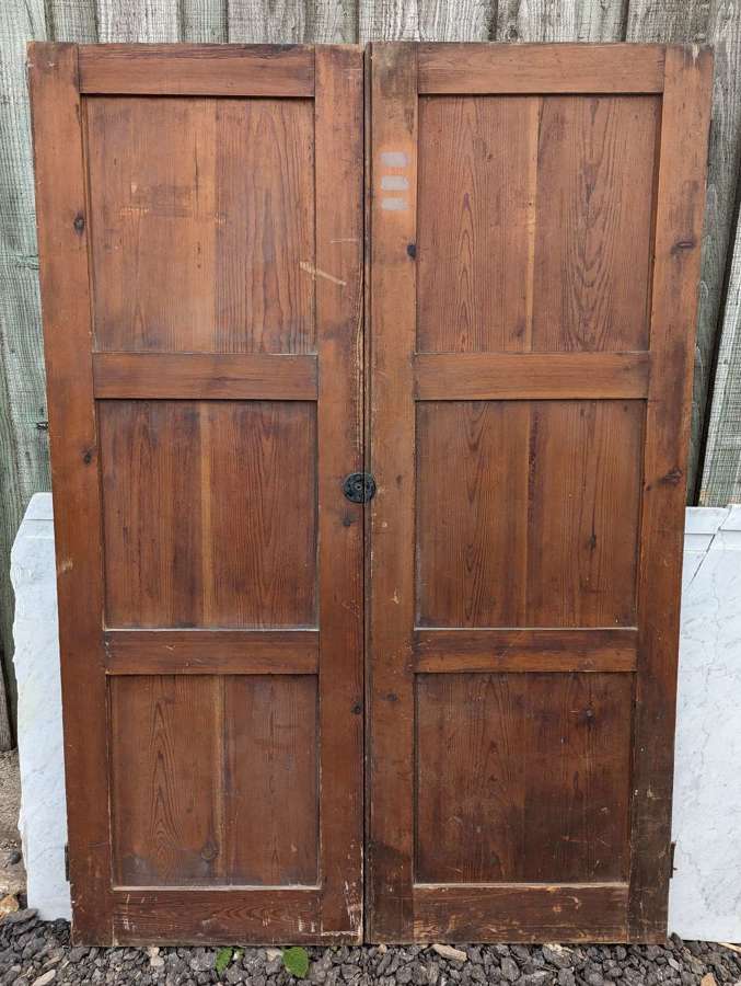CS0139 A PAIR OF PINE RECLAIMED CUPBOARD DOORS