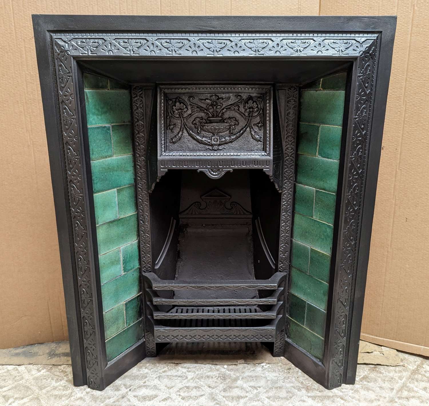 FI0086 RECLAIMED ANTIQUE CAST IRON TILED FIRE INSERT WITH GREEN TILES