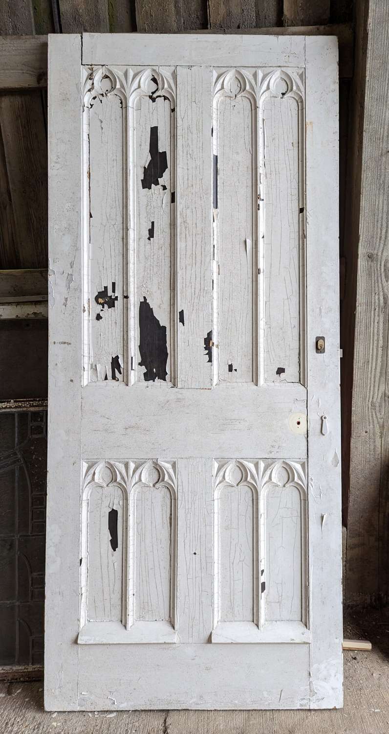 DB0766 A FINE QUALITY RECLAIMED HAND CARVED GOTHIC PINE DOOR