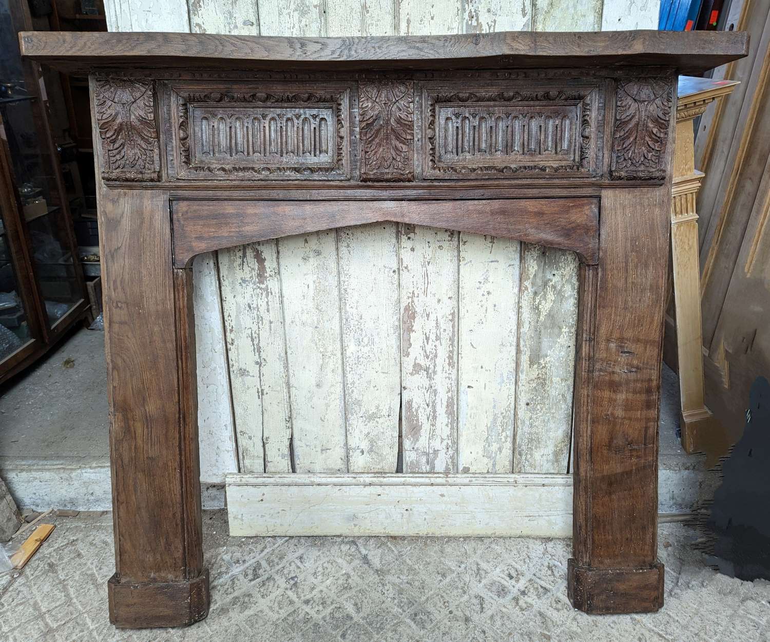 FS0280 A VERY LARGE CARVED OAK ANTIQUE FIRE SURROUND HISTORICAL STYLE