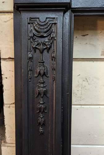 FS0299 A VERY PRETTY RECLAIMED EDWARDIAN CAST IRON FIRE SURROUND