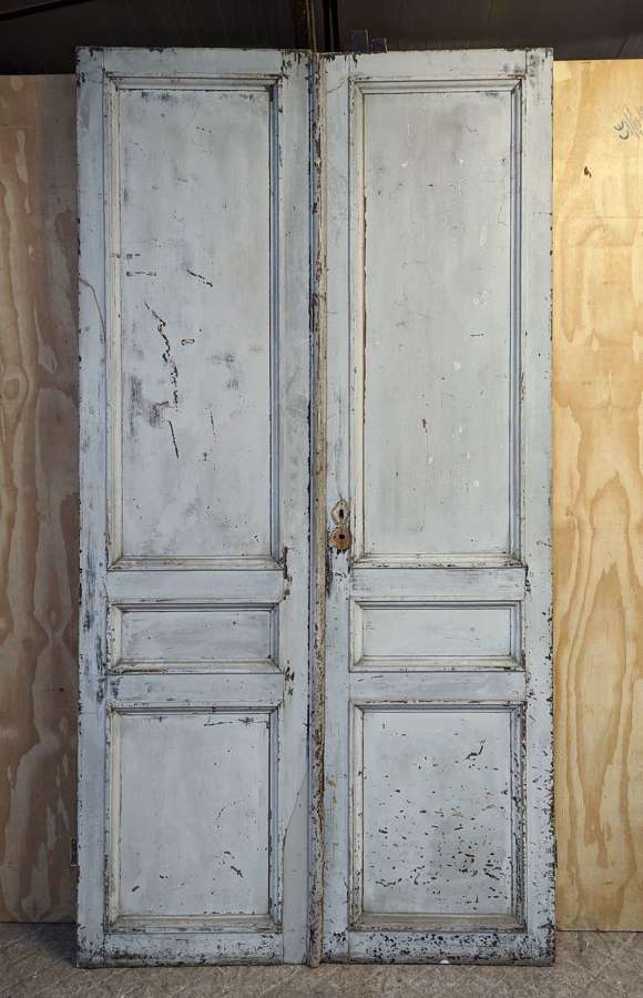 DP0489 A PAIR OF RECLAIMED FRENCH PINE INTERNAL "CHATEAU" DOORS
