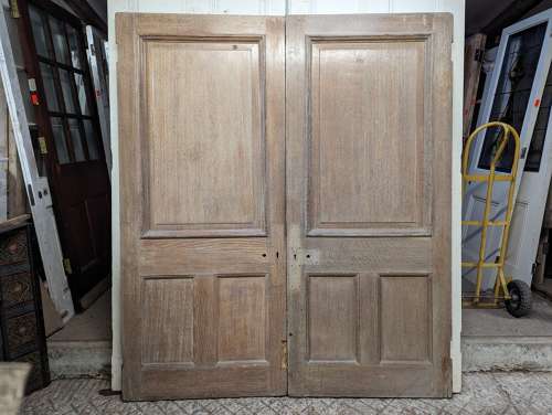 DP0498 PAIR OF RECLAIMED SOLID OAK 1 OVER 2 PANEL DOORS C.1910
