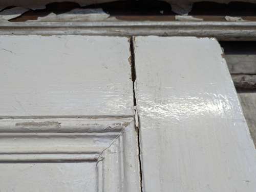 DI0919 A RECLAIMED 4 PANEL PAINTED PINE INTERNAL DOOR