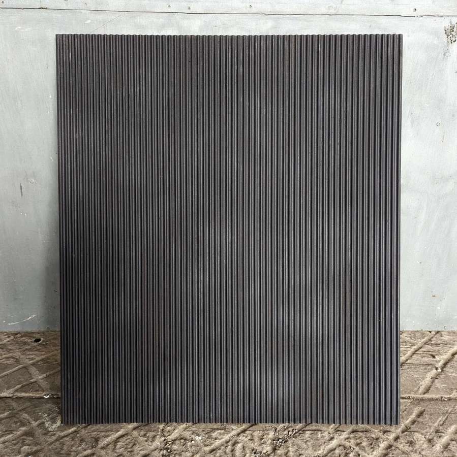 FB0144 A LARGE VERY HEAVY RECLAIMED CAST IRON FLUTED FIRE BACK