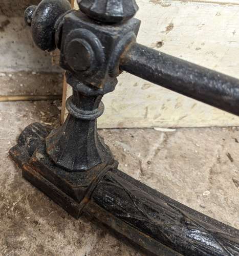 FF0022 A RARE RECLAIMED ANTIQUE CURVED CAST IRON FIRE FENDER
