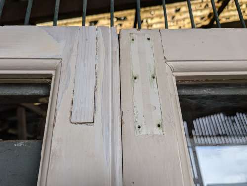 DP0521 A PAIR OF RECLAIMED PINE GLAZED DOORS FOR INTERNAL USE