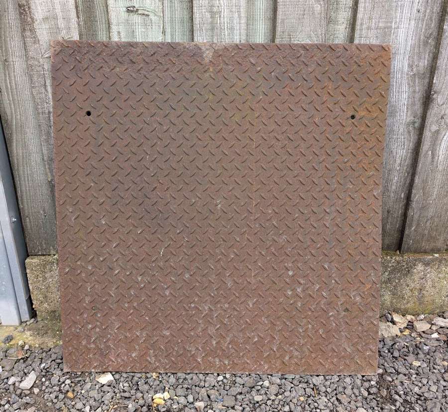 M2032 A LARGE RECLAIMED CAST IRON CHECKER PLATE
