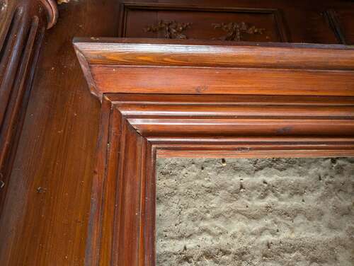 FS0384 A LARGE RECLAIMED PINE & GESSO FIRE SURROUND WITH OVERMANTEL MIRROR