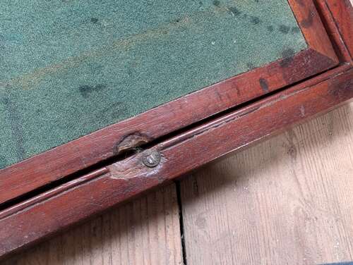 M2069 ANTIQUE MAHOGANY VICTORIAN WRITING SLOPE WITH INK BOTTLES & HIDDEN DRAWER