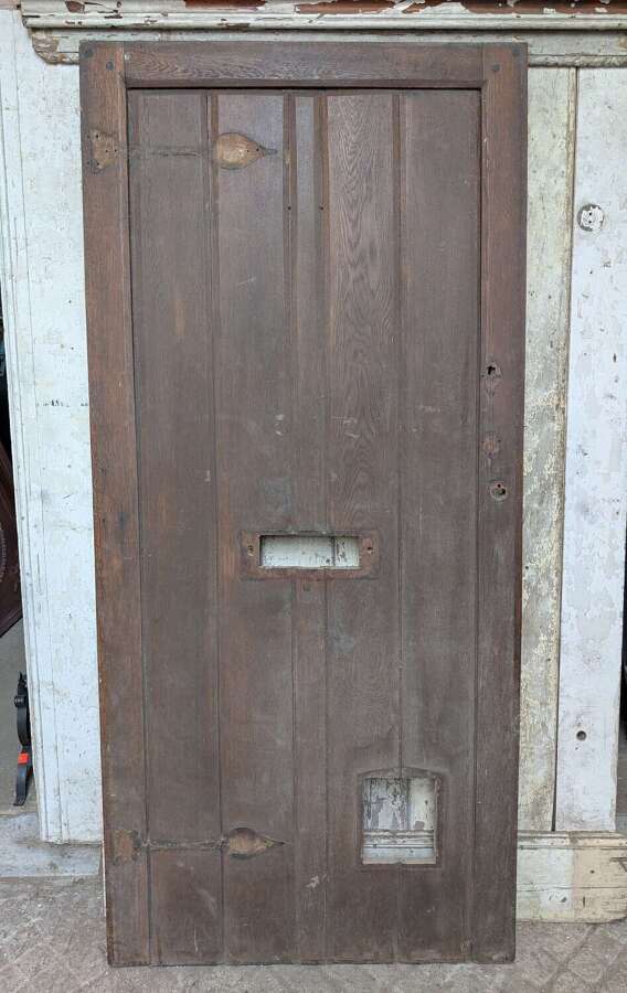 DE0654 A RECLAIMED OAK EXTERNAL DOOR WITH CAT FLAP SPACE