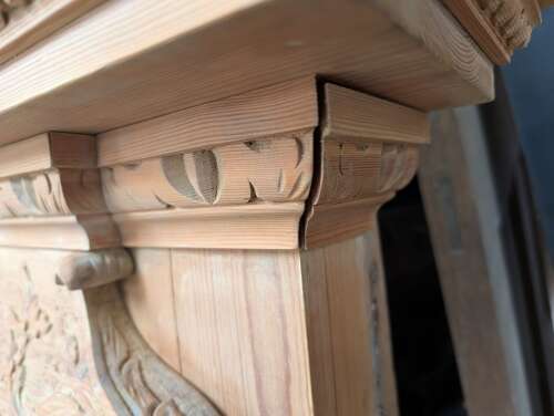 FS0393 AN ELEGANT RECLAIMED ANTIQUE STRIPPED PINE CARVED FIRE SURROUND
