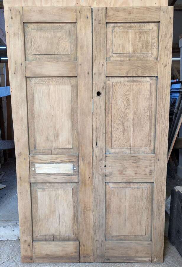DP0546 A PAIR OF RECLAIMED STRIPPED OAK DOORS FOR INTERNAL / EXTERNAL USE