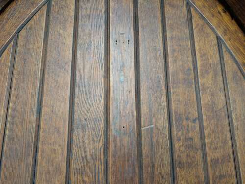 DE1040 A RECLAIMED GOTHIC ARCHED OAK FRONT / EXTERNAL DOOR AND FRAME