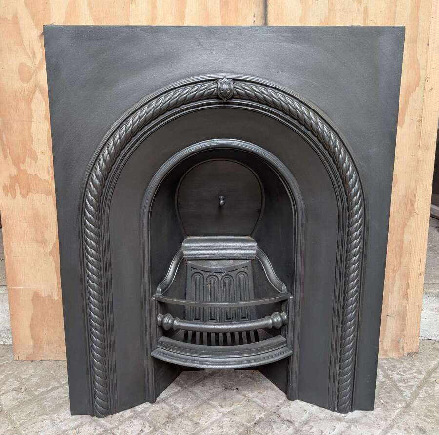 FI0116 A RECLAIMED ANTIQUE CAST IRON ARCHED FIRE INSERT