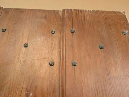 DI0995 A RECLAIMED PITCH PINE INTERNAL PLANK DOOR