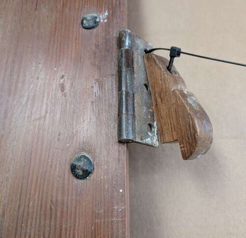 DI0995 A RECLAIMED PITCH PINE INTERNAL PLANK DOOR