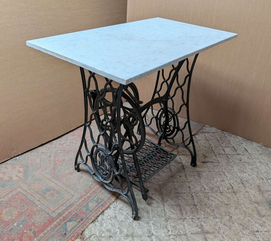 M2134 A RECLAIMED SINGER SEWING MACHINE CAST IRON BASE & MARBLE TOP GARDEN TABLE