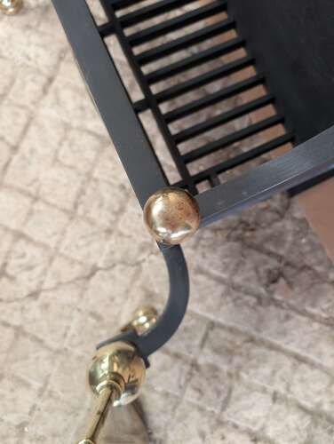 FB0183 A RECLAIMED REPRODUCTION CAST IRON AND BRASS FIRE BASKET / GRATE