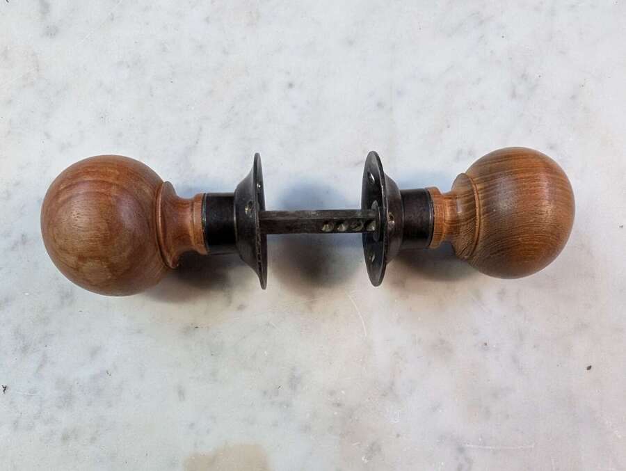 M2141 A PAIR OF RECLAIMED WOODEN DOOR KNOBS 12 AVAILABLE PRICED PER PAIR