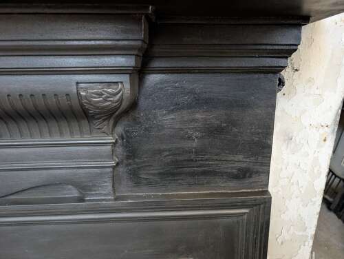 FS0442 A LARGE ELEGANT RECLAIMED ANTIQUE CAST IRON FIRE SURROUND C.1900