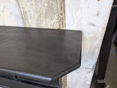 FS0442 A LARGE ELEGANT RECLAIMED ANTIQUE CAST IRON FIRE SURROUND C.1900