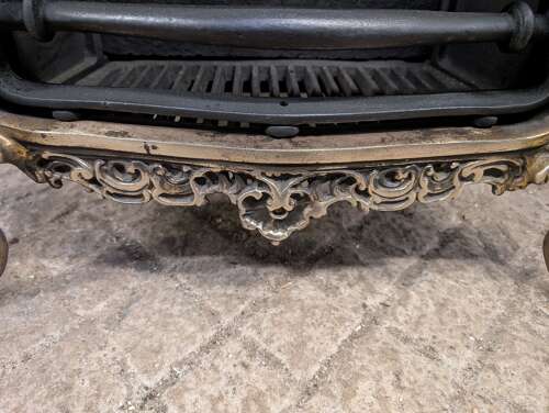 FB0188 A RECLAIMED REPRODUCTION CAST IRON AND BRASS FIRE GRATE / BASKET