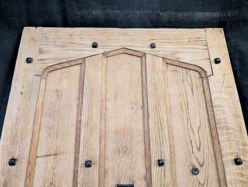 DE1047 RECLAIMED STRIPPED OAK GOTHIC STYLE EXTERNAL / FRONT DOOR