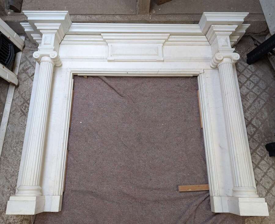 FS0453 AN IMPRESSIVE RECLAIMED NEO-CLASSICAL STYLE CHESNEYS MARBLE FIRE SURROUND