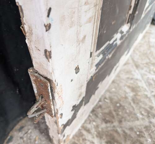 DI1059 A RECLAIMED PAINTED PINE FOUR PANEL INTERNAL DOOR