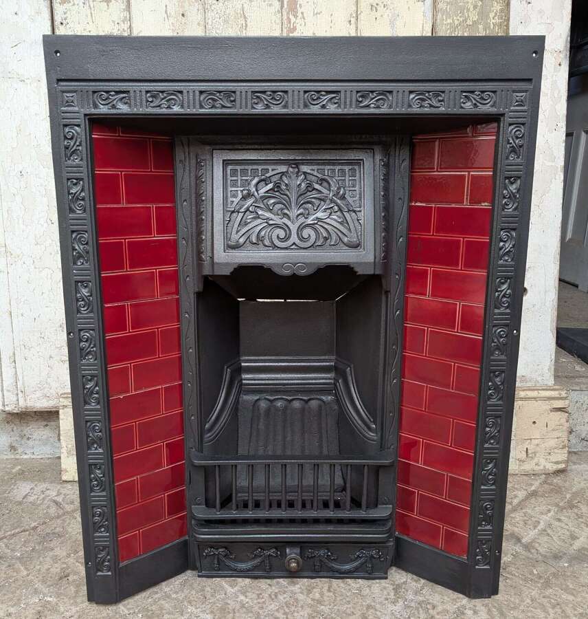 FI0129 A RECLAIMED VICTORIAN CAST IRON FIRE INSERT WITH RED TILES
