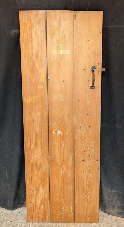 DI1067 A RUSTIC RECLAIMED PINE INTERNAL PLANK DOOR