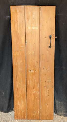 DI1067 A RUSTIC RECLAIMED PINE INTERNAL PLANK DOOR
