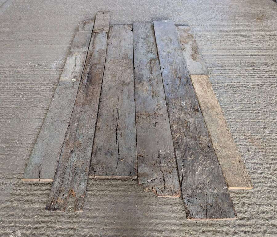 M2267 RECLAIMED OLD RUSTIC OAK FLOORING / FLOOR BOARDS LOTS OF CHARACTER 2.8SQM