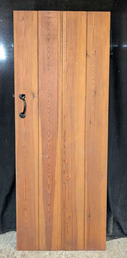 DI1093 A RECLAIMED PINE PLANK DOOR FOR INTERNAL USE