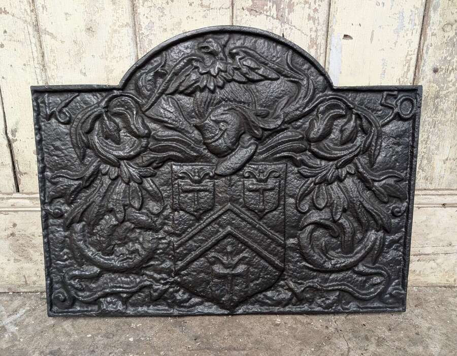 FB0208 A RECLAIMED DECORATIVE REPRODUCTION CAST IRON FIRE BACK / FIREBACK