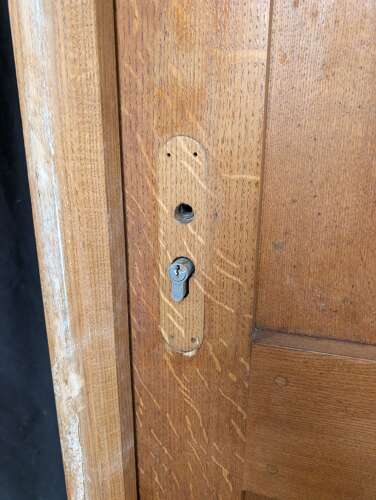 DE1052 A RECLAIMED MODERN OAK EXTERNAL / FRONT DOOR AND FRAME WITH GLAZED PANEL