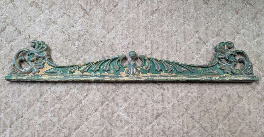 M2323 A RECLAIMED CAST IRON OVER DOOR PEDIMENT / ARCHITECTURAL FEATURE / DECOR