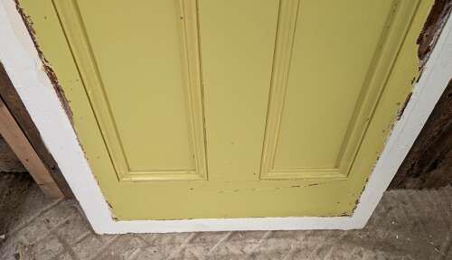 DI1112 A RECLAIMED 4 PANEL VICTORIAN PAINTED PINE INTERNAL DOOR