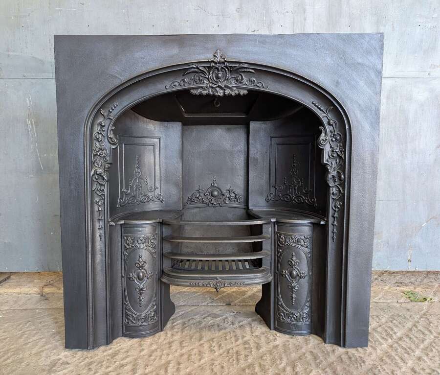 FB0210 A VERY ORNATE RECLAIMED GEORGIAN CAST IRON HOB GRATE FIRE INSERT