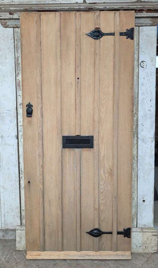 DE1054 A RECLAIMED STRIPPED OAK COTTAGE STYLE FRONT DOOR