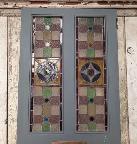 DE1058 A PRETTY RECLAIMED PAINTED PINE STAINED GLASS FRONT DOOR