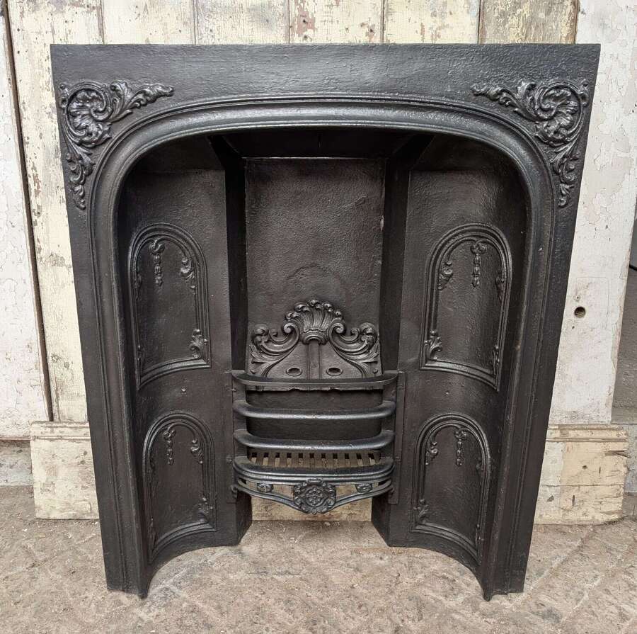FB0213 A VERY ORNATE RECLAIMED EARLY VICTORIAN CAST IRON FIRE INSERT