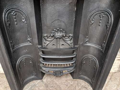 FB0213 A VERY ORNATE RECLAIMED EARLY VICTORIAN CAST IRON FIRE INSERT