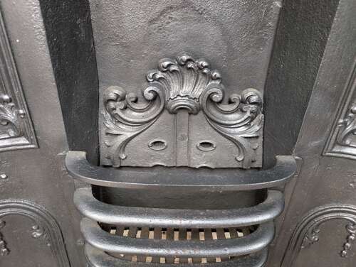 FB0213 A VERY ORNATE RECLAIMED EARLY VICTORIAN CAST IRON FIRE INSERT
